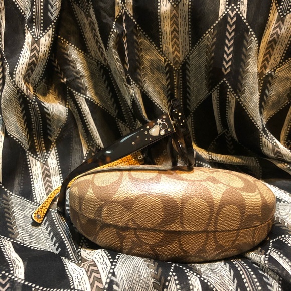 Coach - Picture 4 of 4